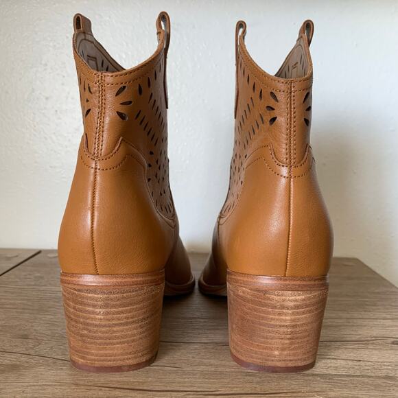 NWOB Marc Fisher Elyma Western Booties 9 Perforated Leather Pointed Toe Cowgirl - Picture 8 of 16